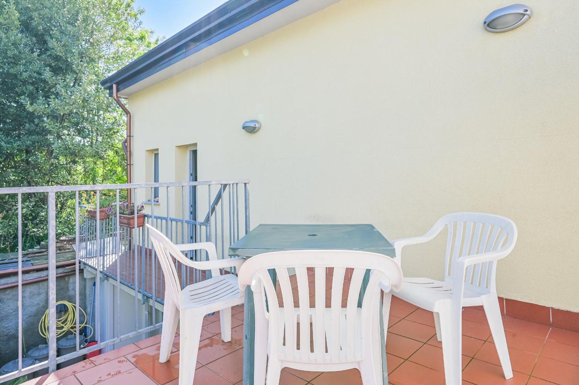Anna With Terrace For 6 Guests