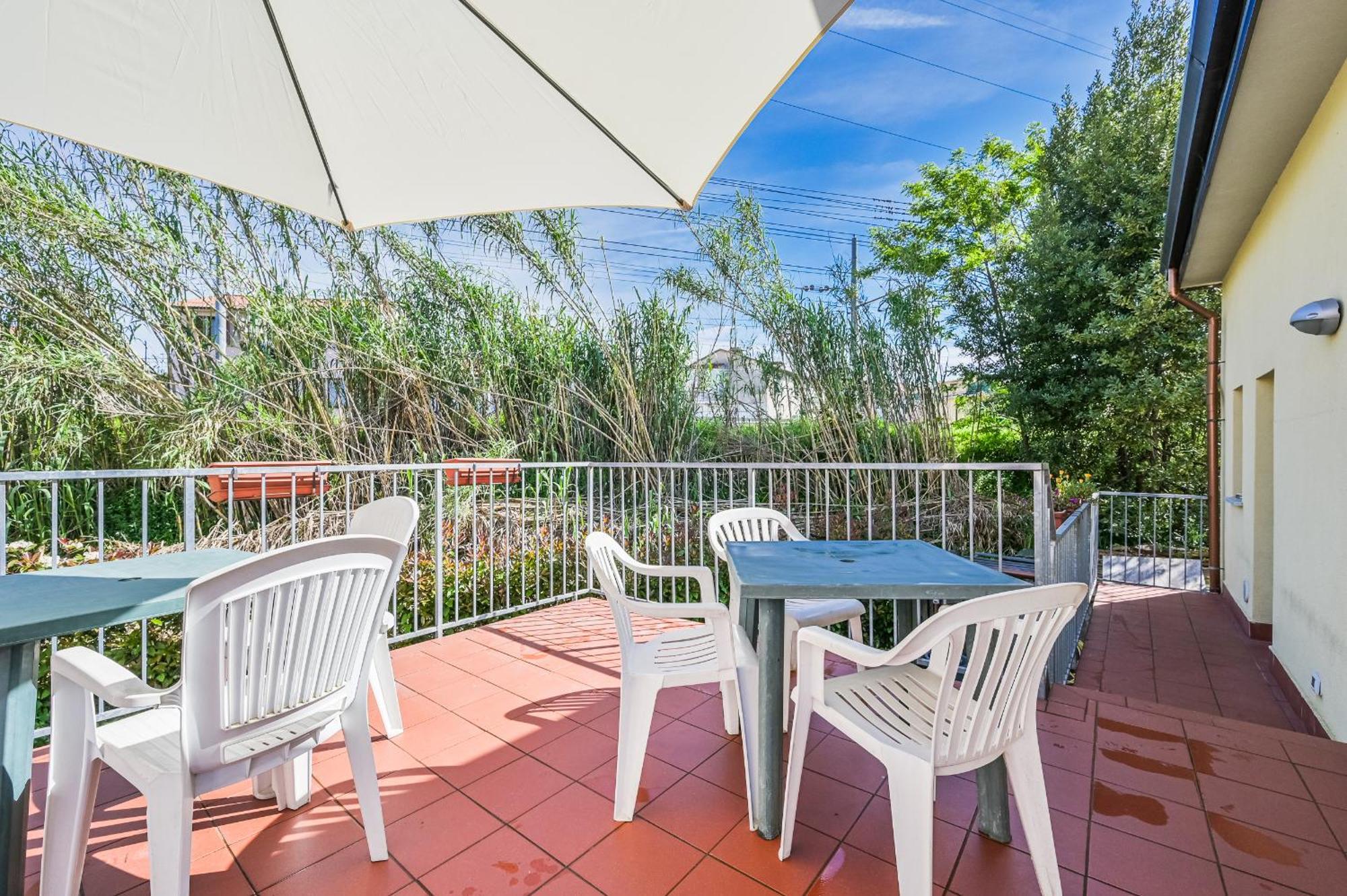 Anna With Terrace For 6 Guests